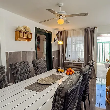 شقة Abades Beach Home